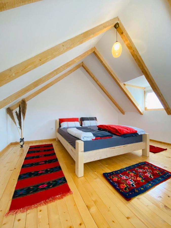 Balabani Local Stay Golubovci Exteriör bild