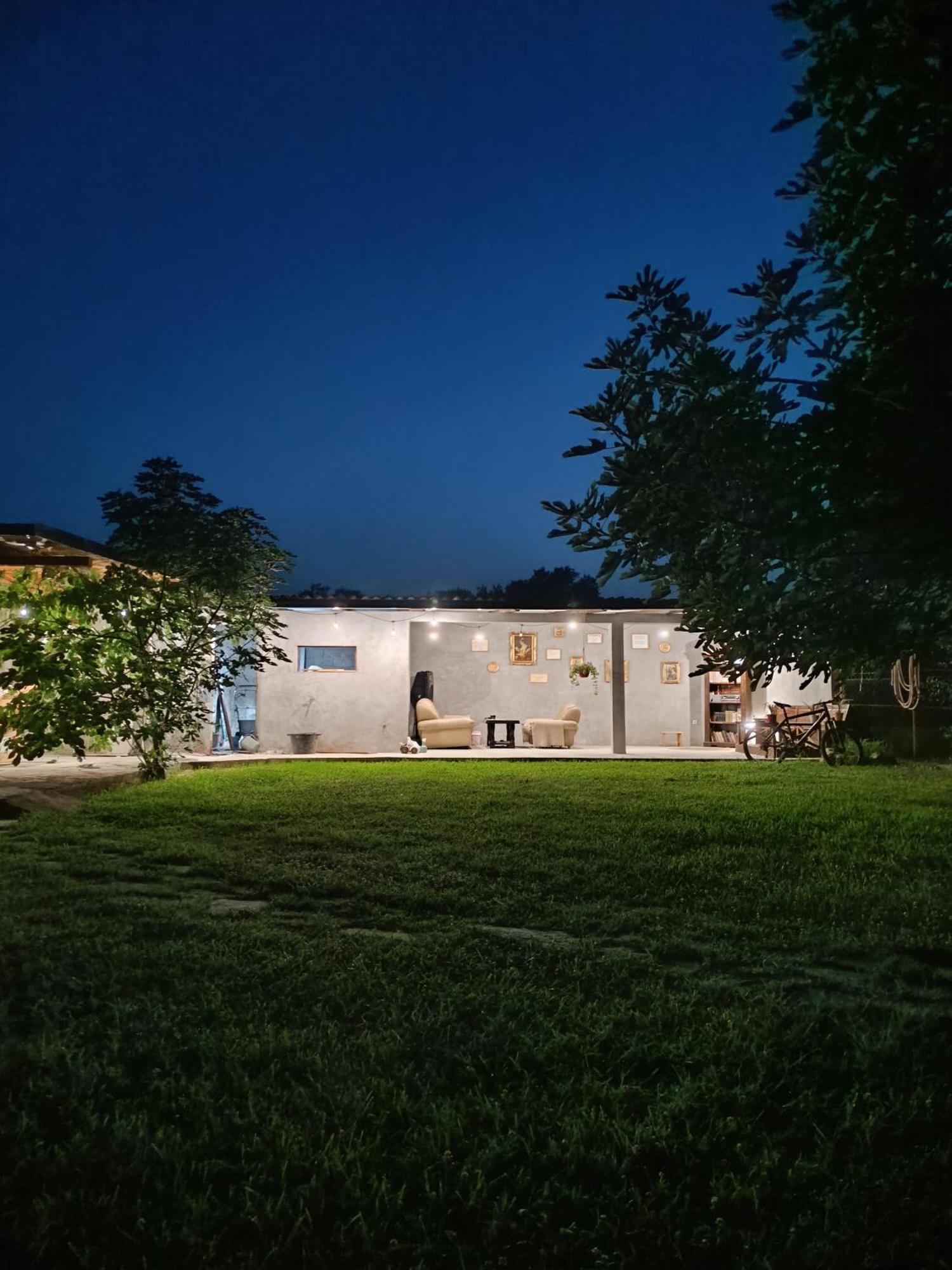 Balabani Local Stay Golubovci Exteriör bild